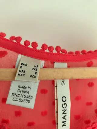 Blusa Mango plumeti roja Talla XS