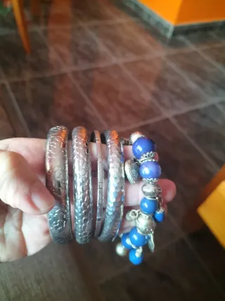 Lote 5 pulseras plateadas y azules