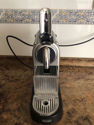 Cafetera Nespresso Essenza Mini Gris