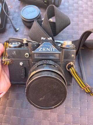 Cámara Zenit Negra con accesorios y compartimentos