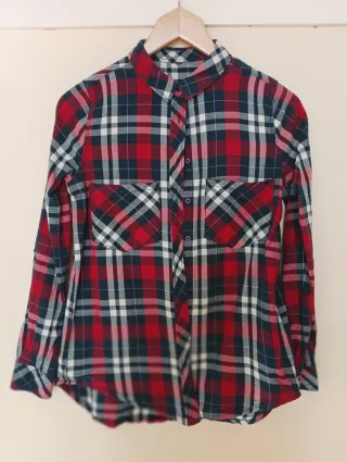 Camisa de cuadros roja y azul