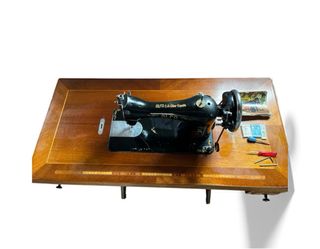 Máquina de coser Alfa antigua
