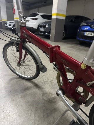Bicicleta plegable Dahon roja en muy buen estado