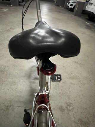 Bicicleta plegable Dahon roja en muy buen estado