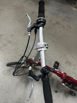Bicicleta plegable Dahon roja en muy buen estado