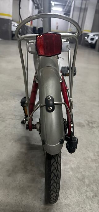 Bicicleta plegable Dahon roja en muy buen estado