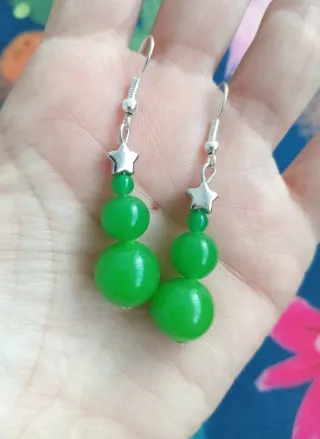 Pendientes verdes con estrellas plateadas
