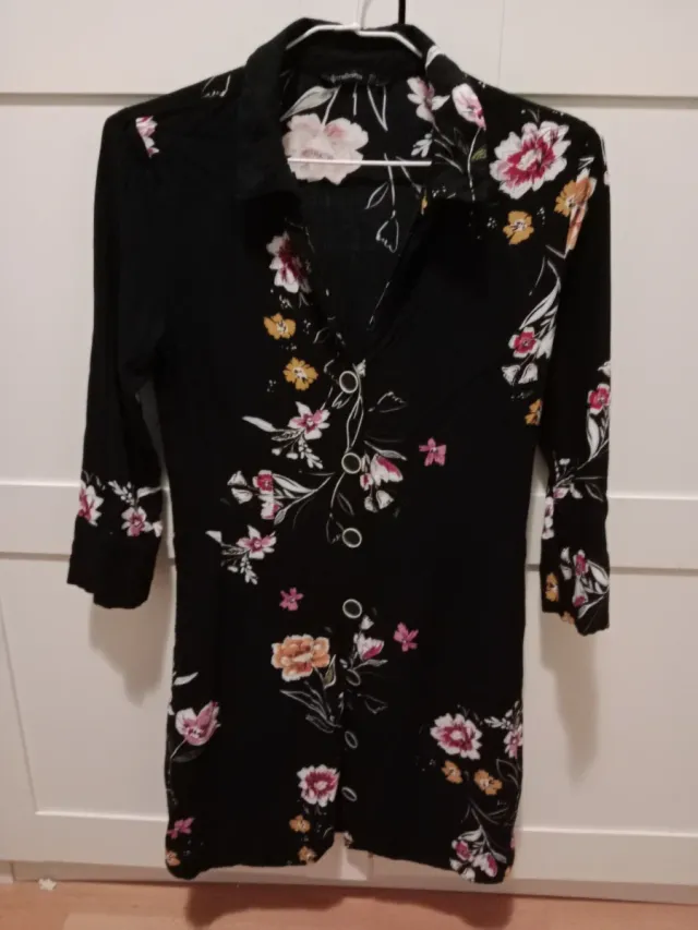 Vestido negro estampado floral