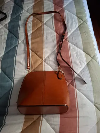 Bolso de piel marrón