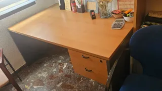 Mesa de despacho madera con dos cajones
