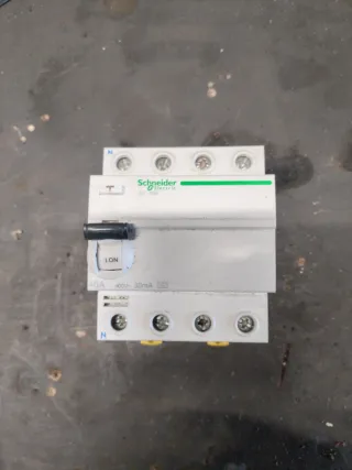 Schneider iid 40A trifásico 30mA