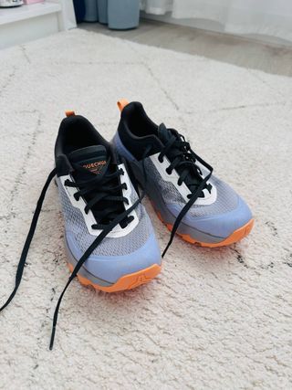 Zapatillas senderismo Quechua grises y naranjas