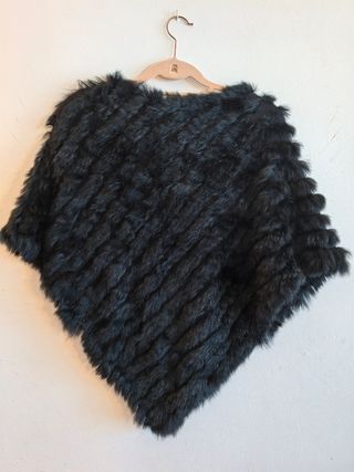 Poncho Negro Peludo Natural