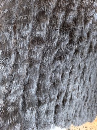 Poncho Negro Peludo Natural