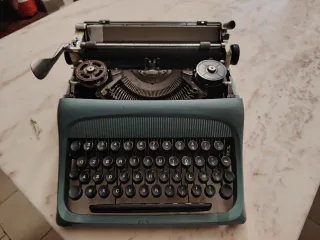 Macchina da Scrivere Olivetti Vintage