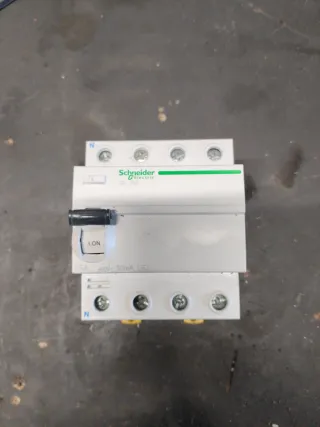 Schneider 25A 30mA trifásico