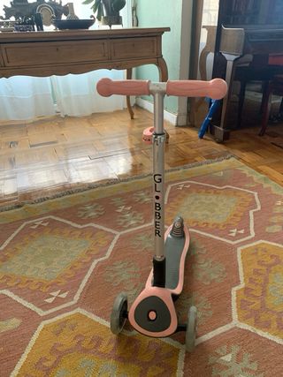 Patinete infantil 3 ruedas con luces. poco uso