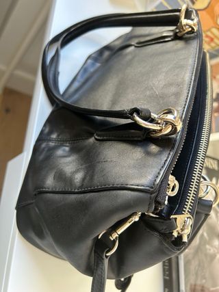 Bonito bolso de piel negra de la marca Coach