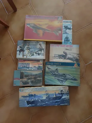 Modellini militari: Aerei, Carri armati e Navi