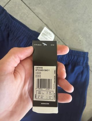 Pantalón corto Adidas para personas de 164 cm aprx