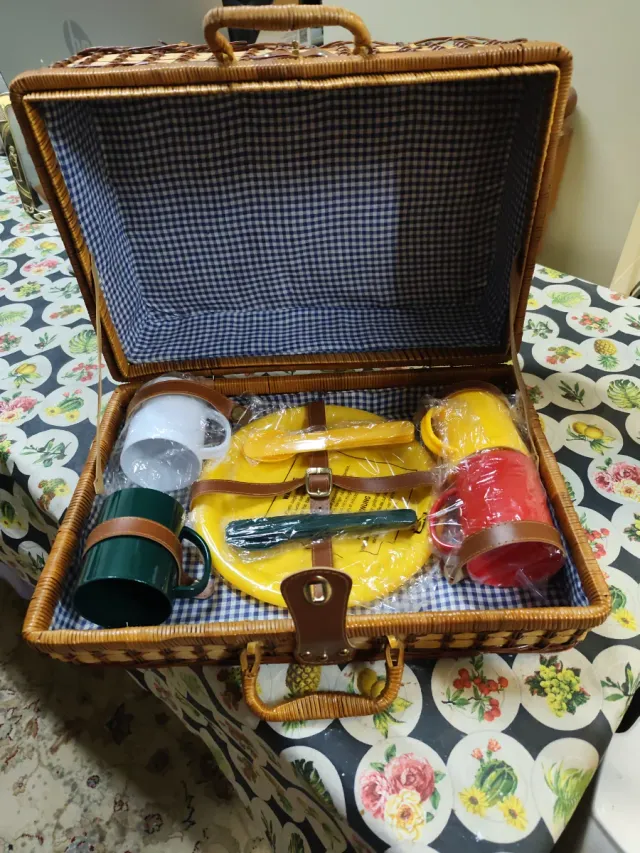 Cesta de picnic mimbre con accesorios