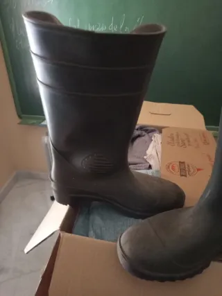2 pares una nueva, la otra poco uso Botas de ag