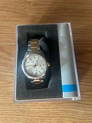 Reloj Casio Dorado y Plateado