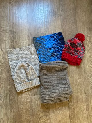 Pack de gorros y bufandas