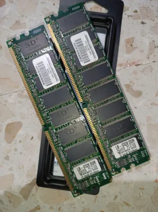 2 Memorias RAM DDR 256MB PC2100