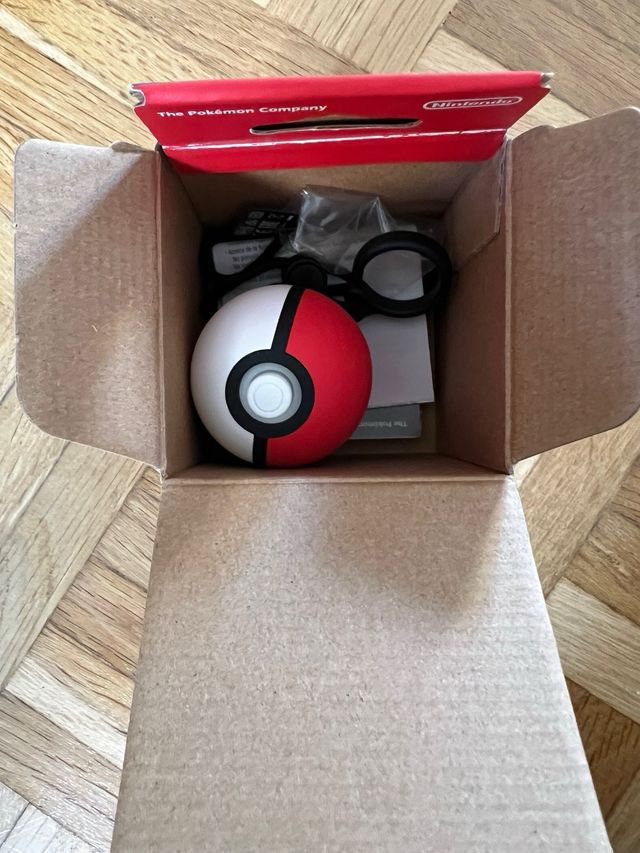 Poké Ball Plus Nintendo con Mew, con confezione originale