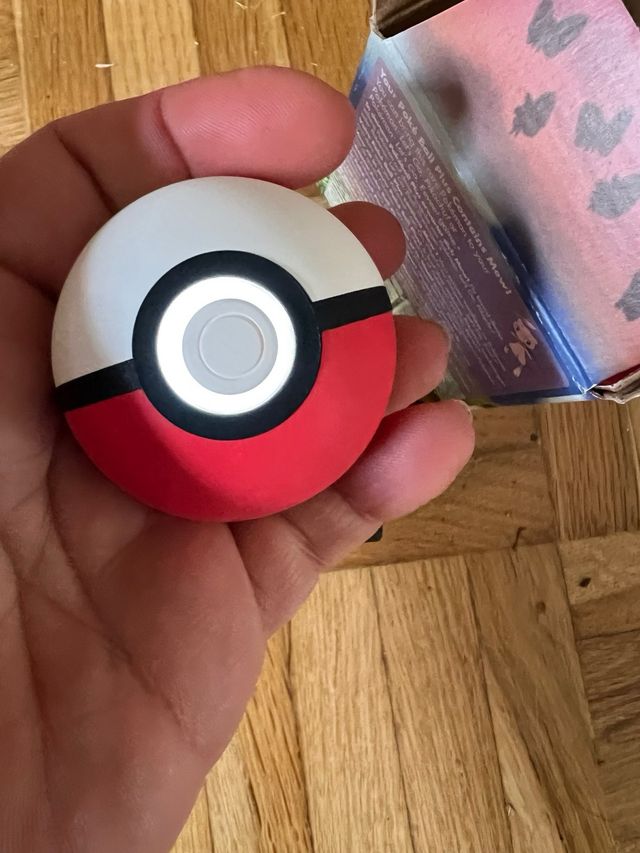 Poké Ball Plus Nintendo con Mew, con confezione originale