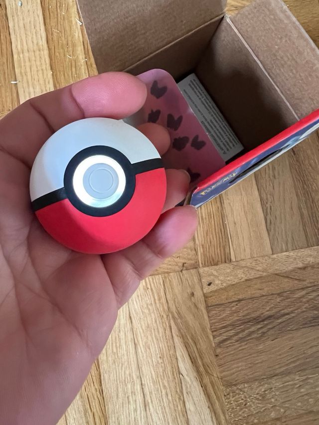 Poké Ball Plus Nintendo con Mew, con confezione originale