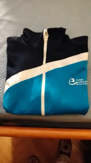 Chaqueta chándal azul y negra
