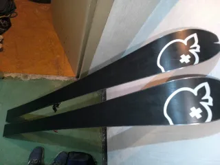 Esquís travesía Movement equipo completo.