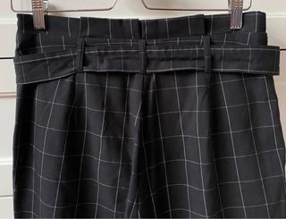 Pantalón de pinzas cuadros negro