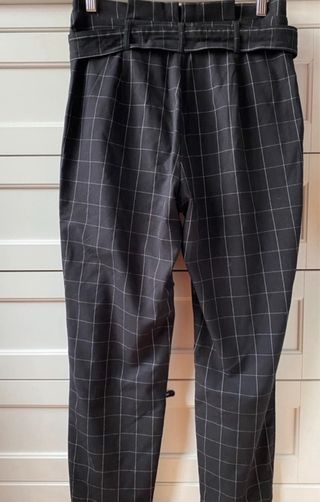 Pantalón de pinzas cuadros negro