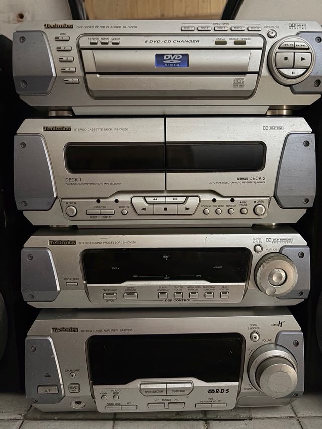 Equipo de música Technics antiguo