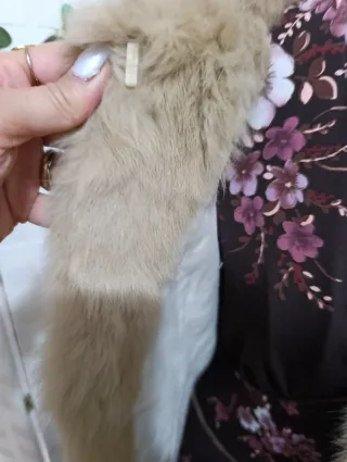 Abrigo de pelo beige y marrón