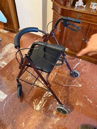 Andador con cesta y asiento