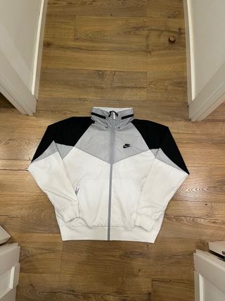 Chaqueta Cortavientos Nike Negra Gris Blanca