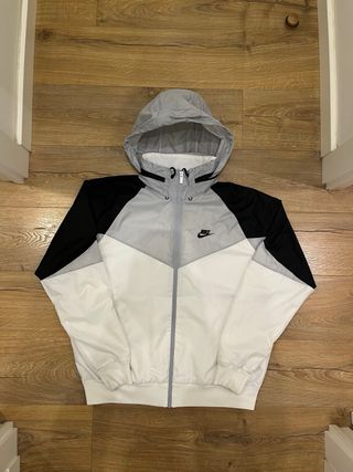 Chaqueta Cortavientos Nike Negra Gris Blanca
