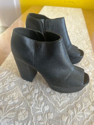 Botines Armani Tacón Plataforma Negro y azules