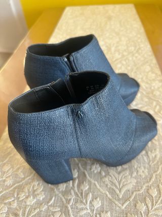 Botines Armani Tacón Plataforma Negro y azules