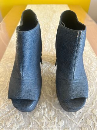 Botines Armani Tacón Plataforma Negro y azules