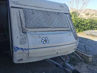 Portón delantero caravana Pluma