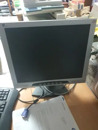 Monitor PC Plata y Negro