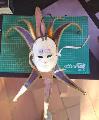 Máscara Veneciana Joker Dorada y Morada