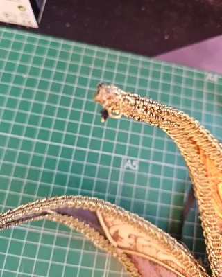 Máscara Veneciana Joker Dorada y Morada