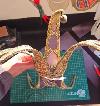 Máscara Veneciana Joker Dorada y Morada