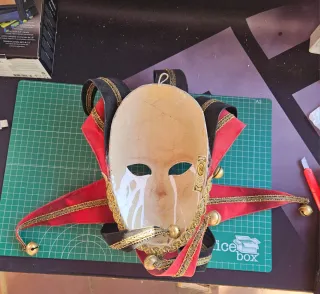 Máscara Veneciana Joker Dorada y Morada